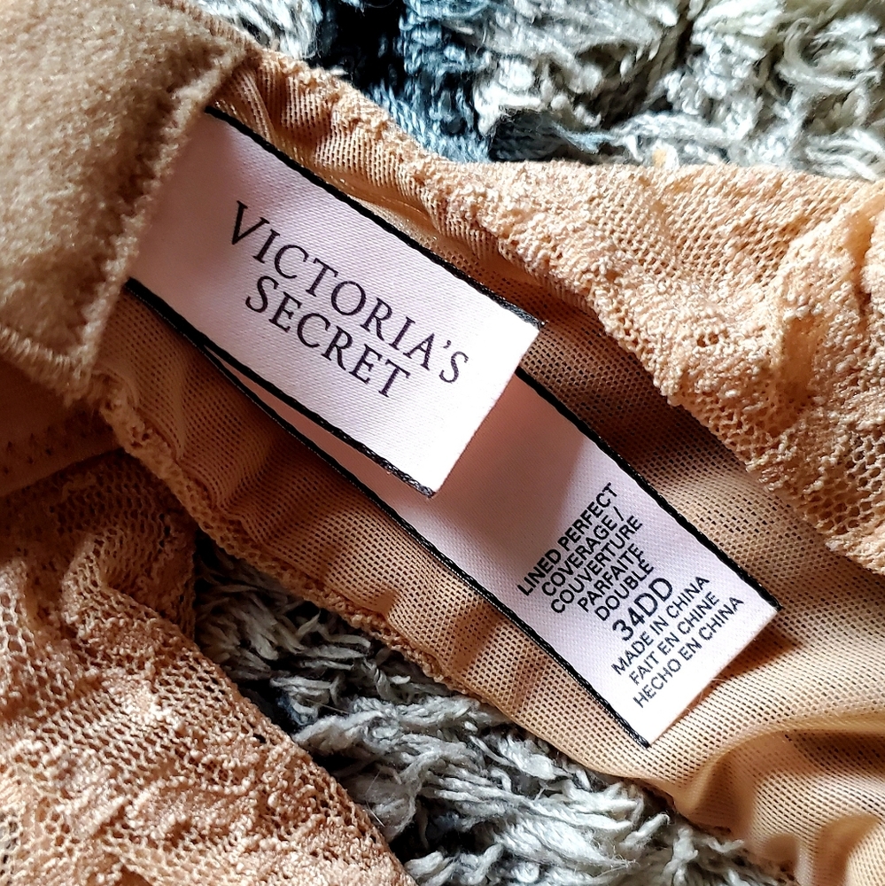 Victoria's Secret Lightly Lined Lace Bra - Picture 5 of 5